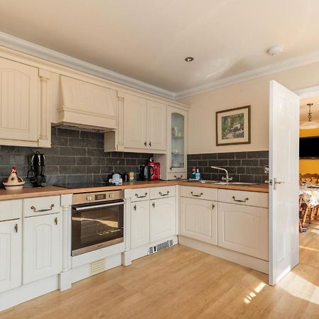Sunningdale - Beach Side Cottage, Sea Views, Parking Saundersfoot Buitenkant foto