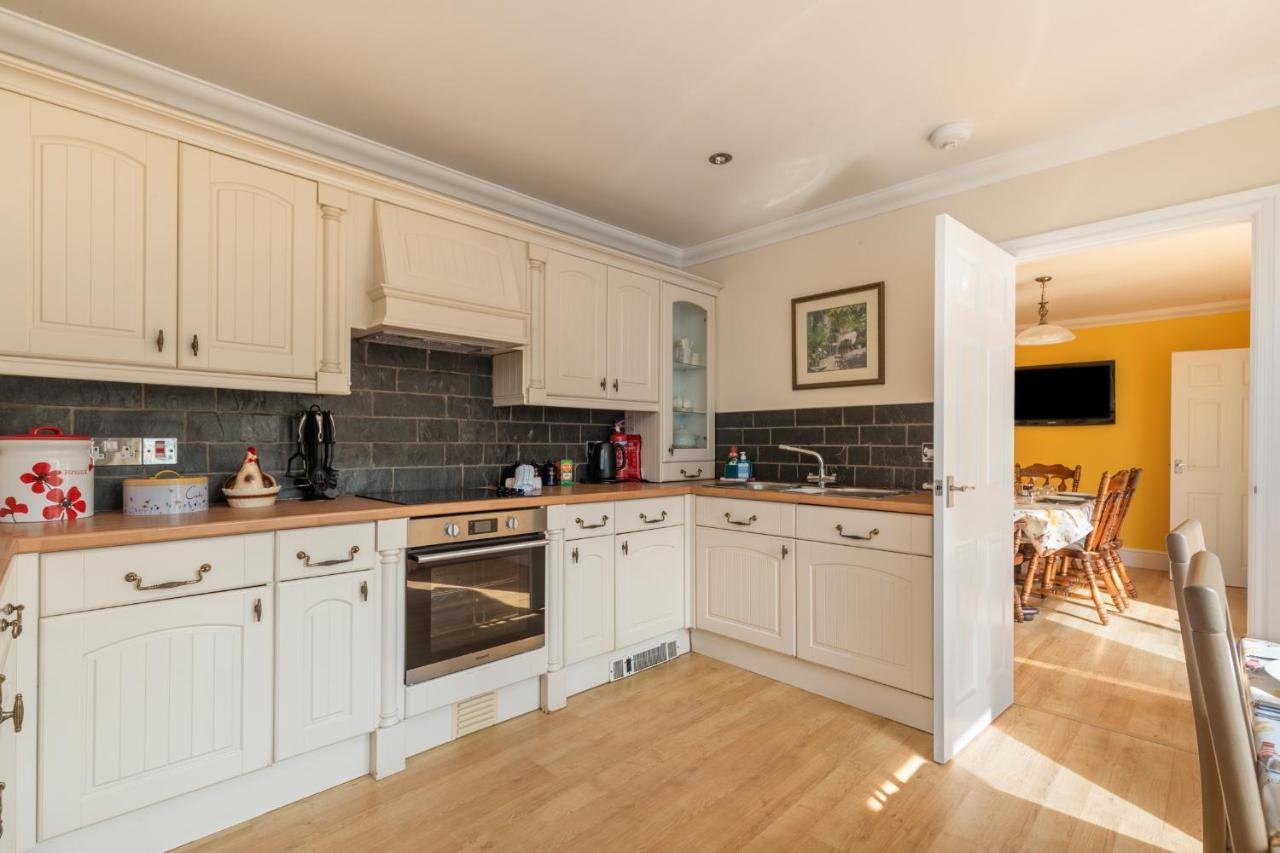 Sunningdale - Beach Side Cottage, Sea Views, Parking Saundersfoot Buitenkant foto