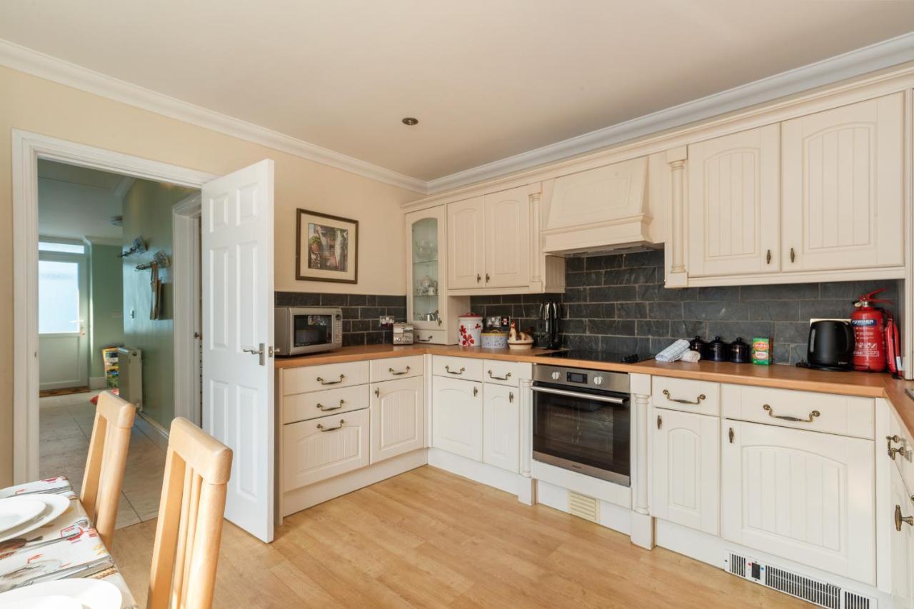 Sunningdale - Beach Side Cottage, Sea Views, Parking Saundersfoot Buitenkant foto