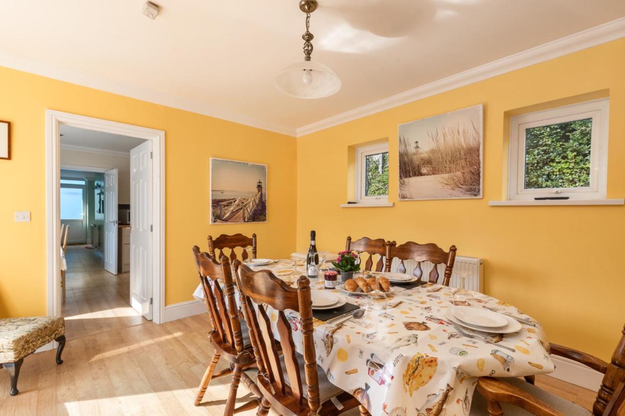 Sunningdale - Beach Side Cottage, Sea Views, Parking Saundersfoot Buitenkant foto