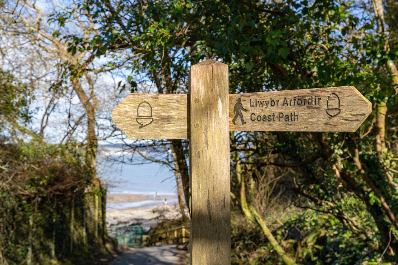 Sunningdale - Beach Side Cottage, Sea Views, Parking Saundersfoot Buitenkant foto